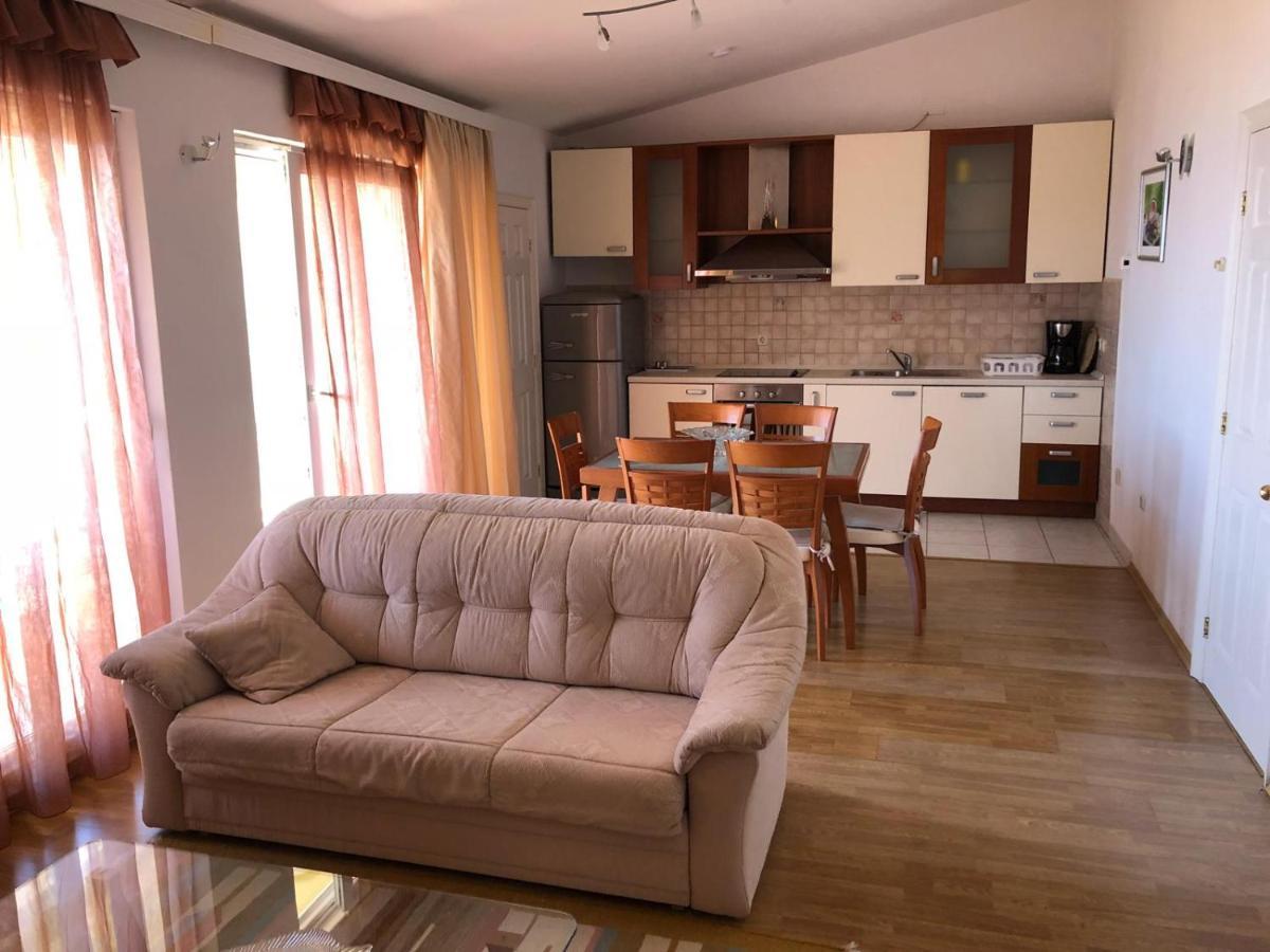 Villa Rosso Baska Voda Exterior photo
